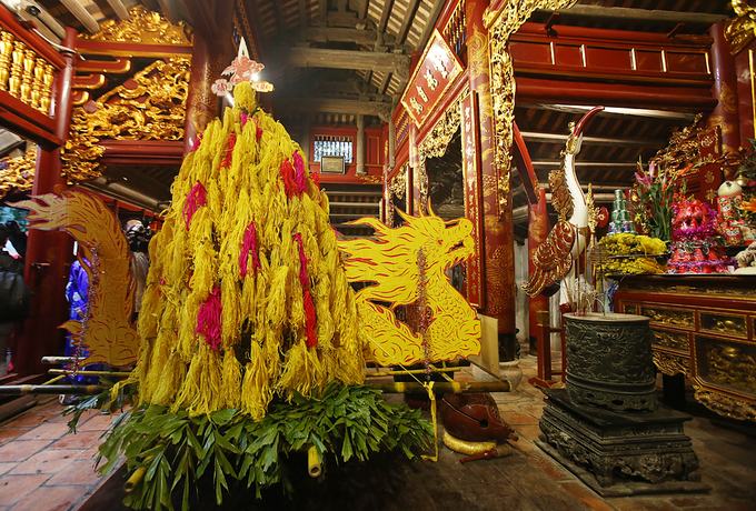 Hội Gióng phát hơn 15.000 cành lộc, không còn cảnh tranh cướp